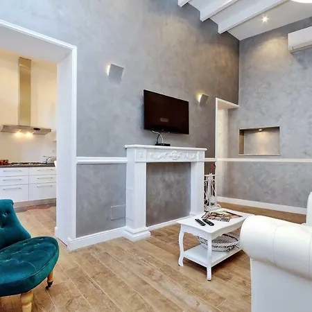 Luxury Sabina 50 Mt From Trevi Fountain Rome